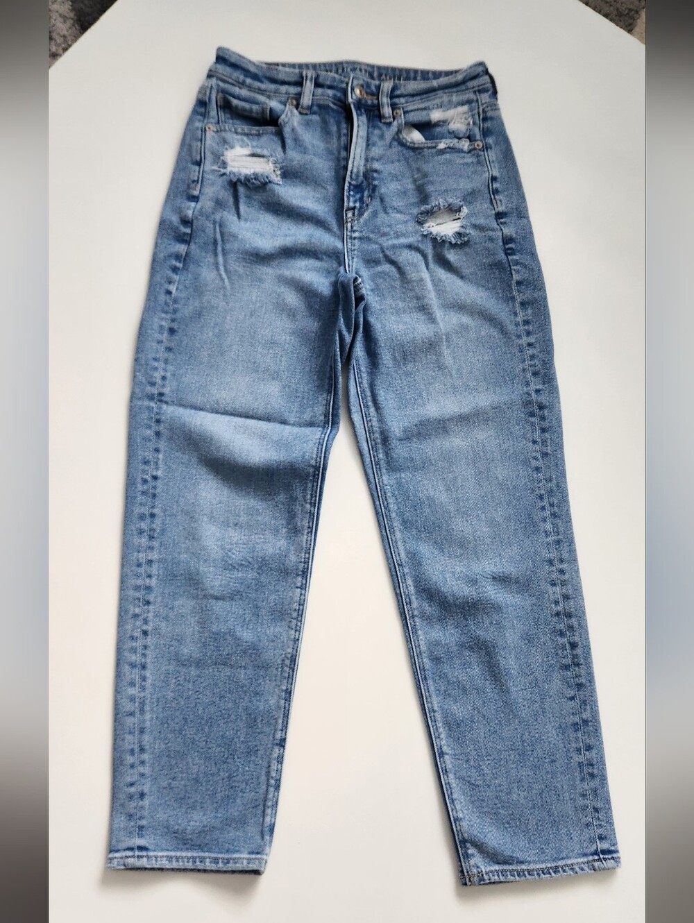 American Eagle High Waisted Mom Straight Jeans Distressed Size 4 Regular